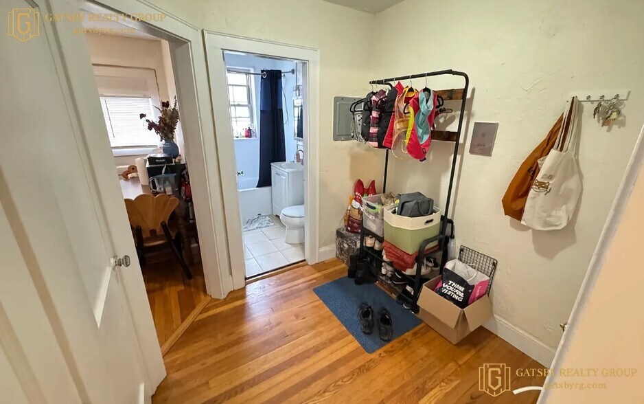 Building Photo - 302 Spring Street Ext