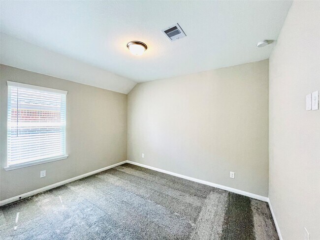 Building Photo - 2164 Woodland Pine Dr