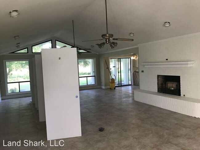 Building Photo - 3 br, 3 bath House - 11094 Highway 165 North