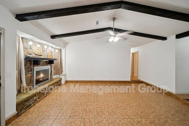 Building Photo - 13515 S Fern St