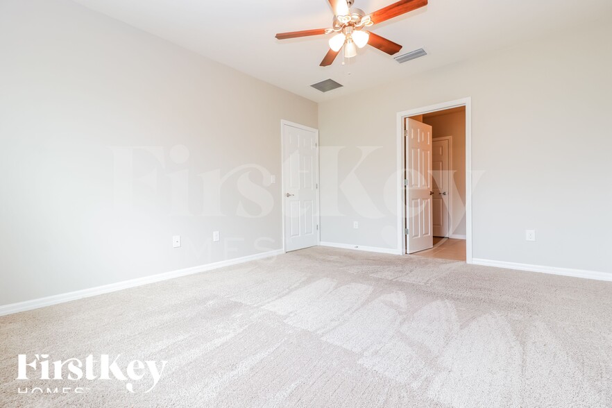 Building Photo - 710 SW 12th St