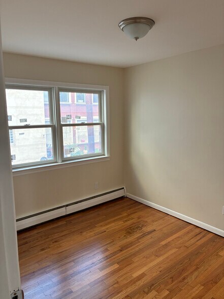 Building Photo - 309 E 22nd St