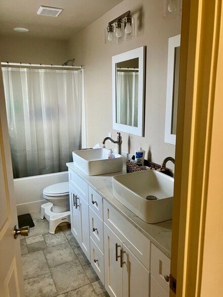 Building Photo - 340 Brownstone Rd