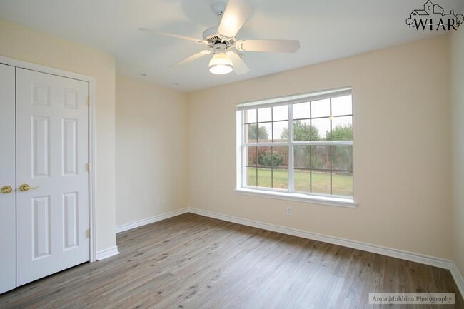 Building Photo - 8 St Andrews Ct