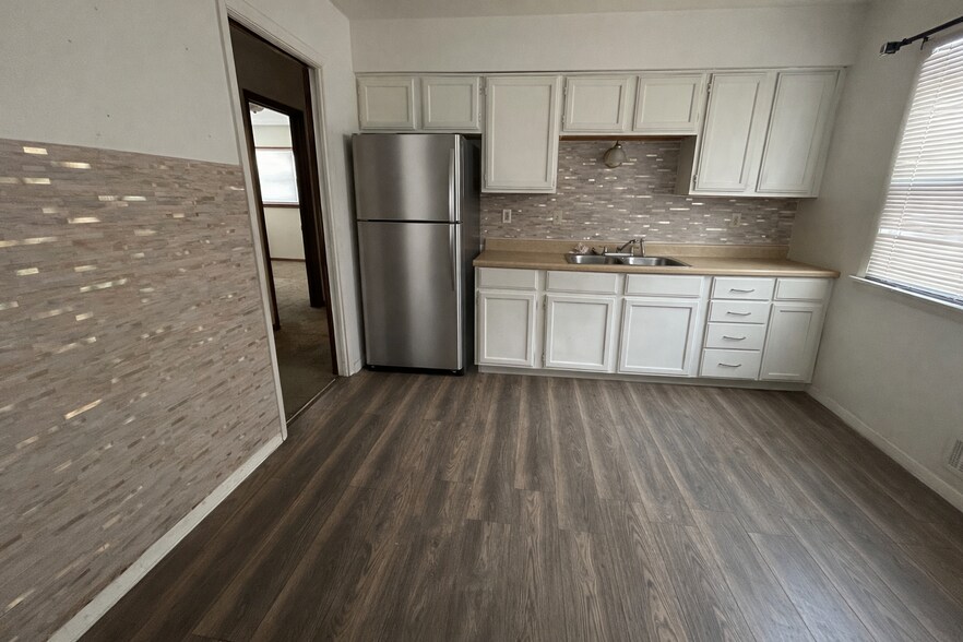 Building Photo - 5950 N 69th St