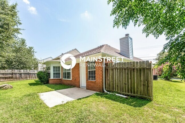 Building Photo - 3 Bedroom Pet-Friendly Home in Lithonia, GA with Main Street Renewal