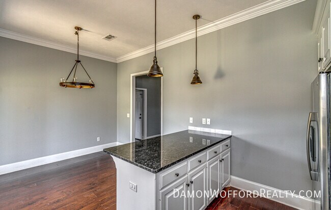 Building Photo - 117 Windy Hollow