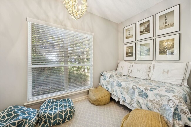 Building Photo - Ocean Village, 3 bed, 2 bath, FULLY furnished home! Walk to the Beach!