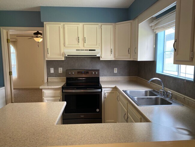 Building Photo - 805 W 2nd St