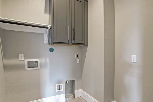 Building Photo - 4853 Benning Dr