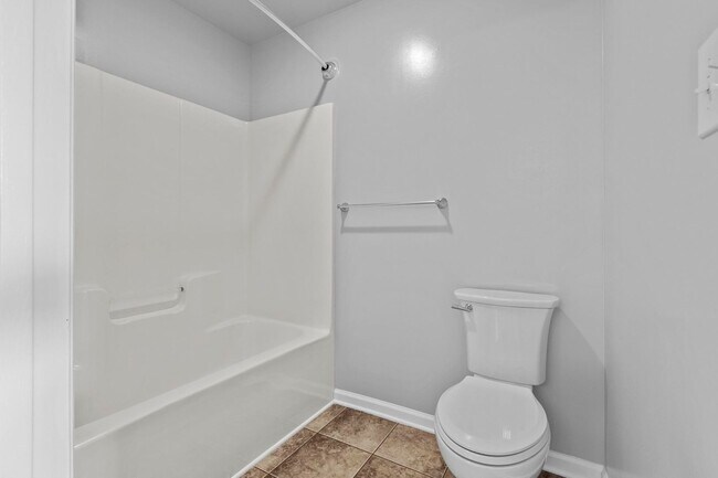 Building Photo - Ranch with fenced yard in Swansboro HS Dis...