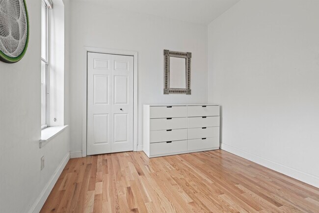 Building Photo - 187 Wayne St