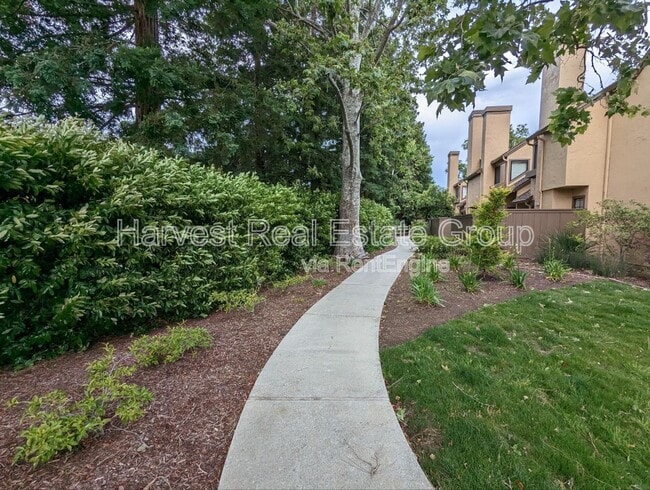 Building Photo - 1341 Greenwich Ct