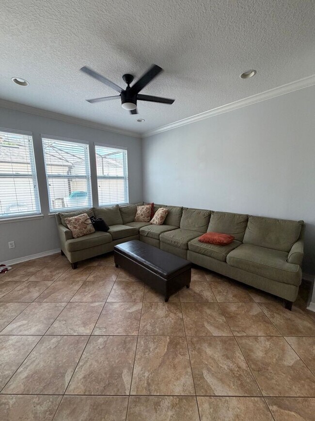 Building Photo - Townhome for rent