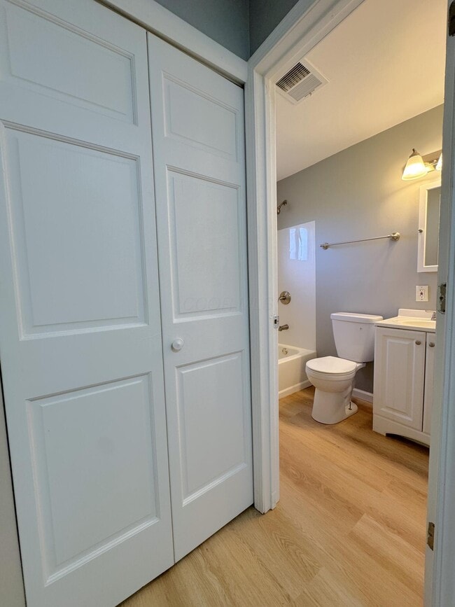 Building Photo - 5200 Mapleridge Dr