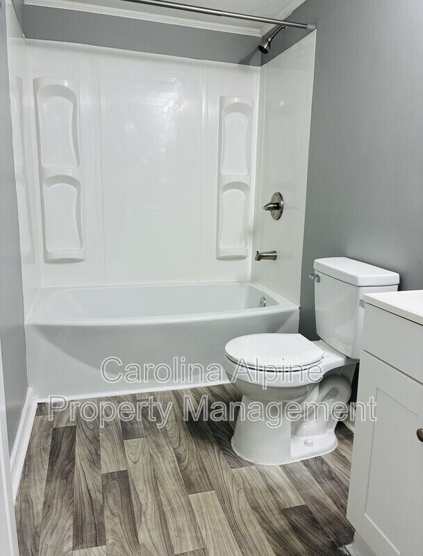 Building Photo - 1021 Dodd St