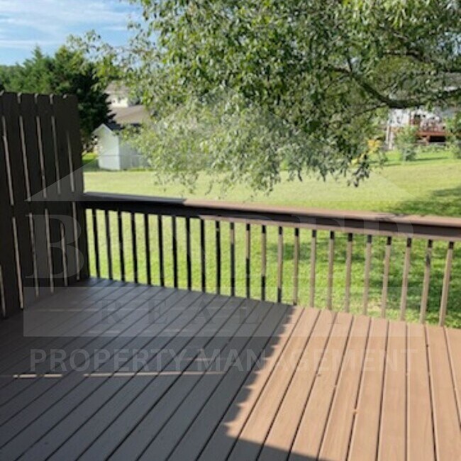 Building Photo - Duplex with garage