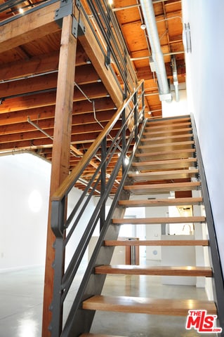 Building Photo - 2135 E 7th Pl