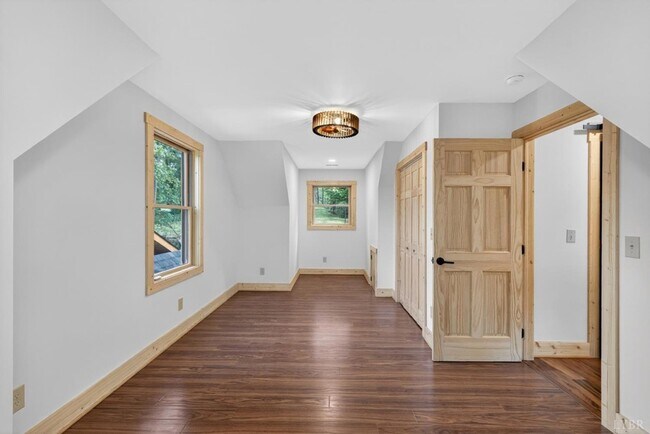 Building Photo - 308 Acres Ct