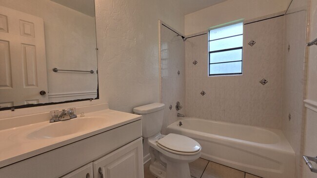 Building Photo - 4319 NW 26th Dr