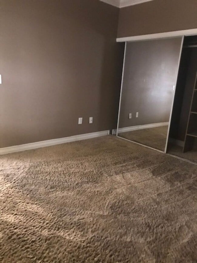 Building Photo - Condo In A Luxurious Community - 1 Bedroom