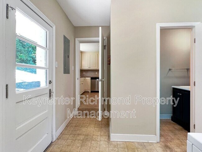 Building Photo - 5509 Swan Dr