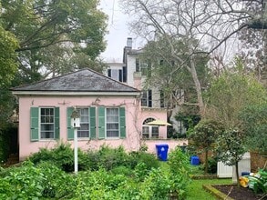 Building Photo - Charming Fully Furnished Garden CottageLlocated in South of Broad