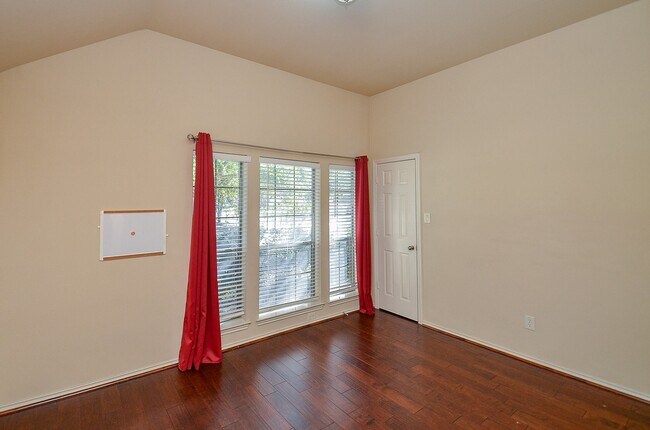 Building Photo - 5915 Turkey Creek