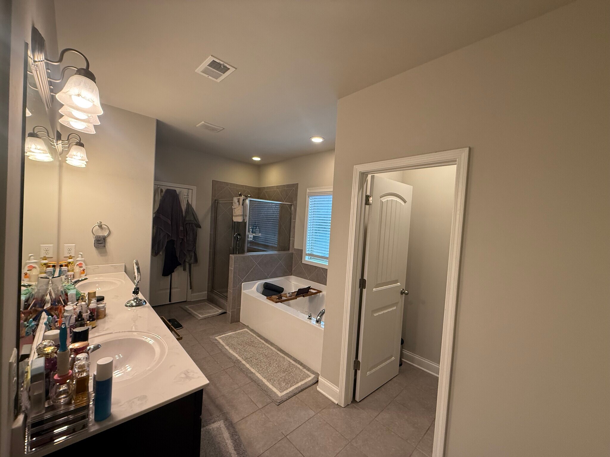 Building Photo - 121 Wild Hickory Cir