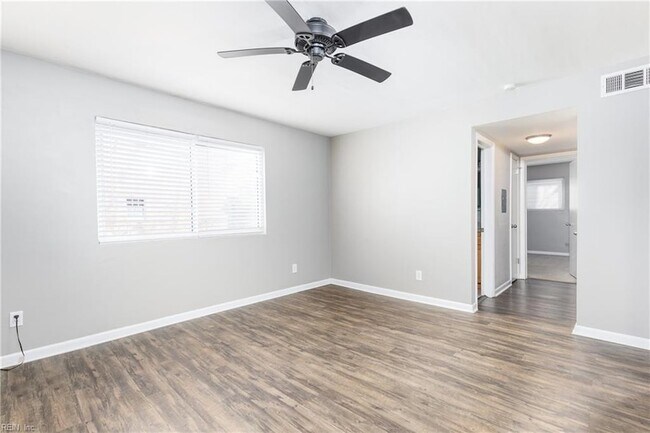 Building Photo - 1226 Little Bay Ave