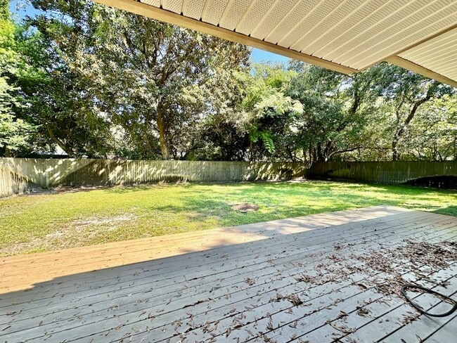 Building Photo - 209 Coral Dr SW