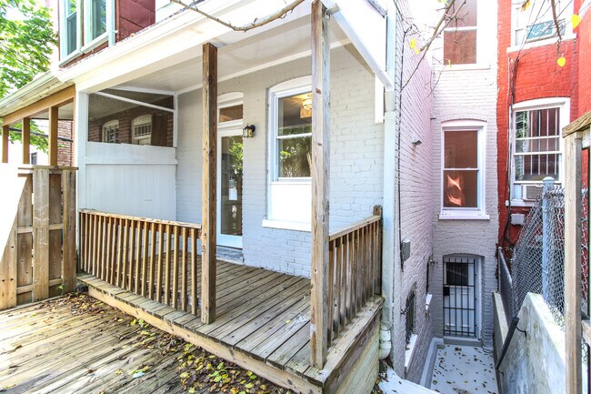 Building Photo - Renovated Columbia Heights 3BD Rowhome wit...