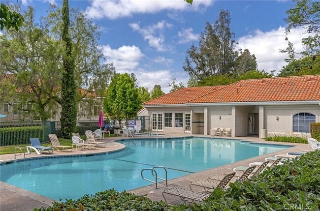 Building Photo - 65 Whippoorwill Ln