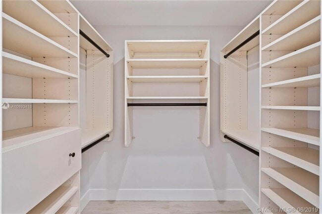 Building Photo - 2539 Wabash Dr