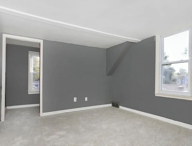 Building Photo - Updated 4 bedroom in Roseville