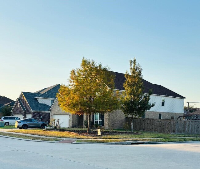 Building Photo - 9947 Valance Way