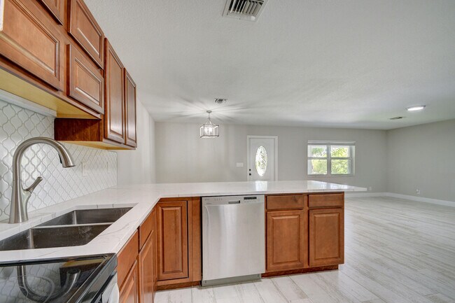 Building Photo - 1425 N Federal Hwy