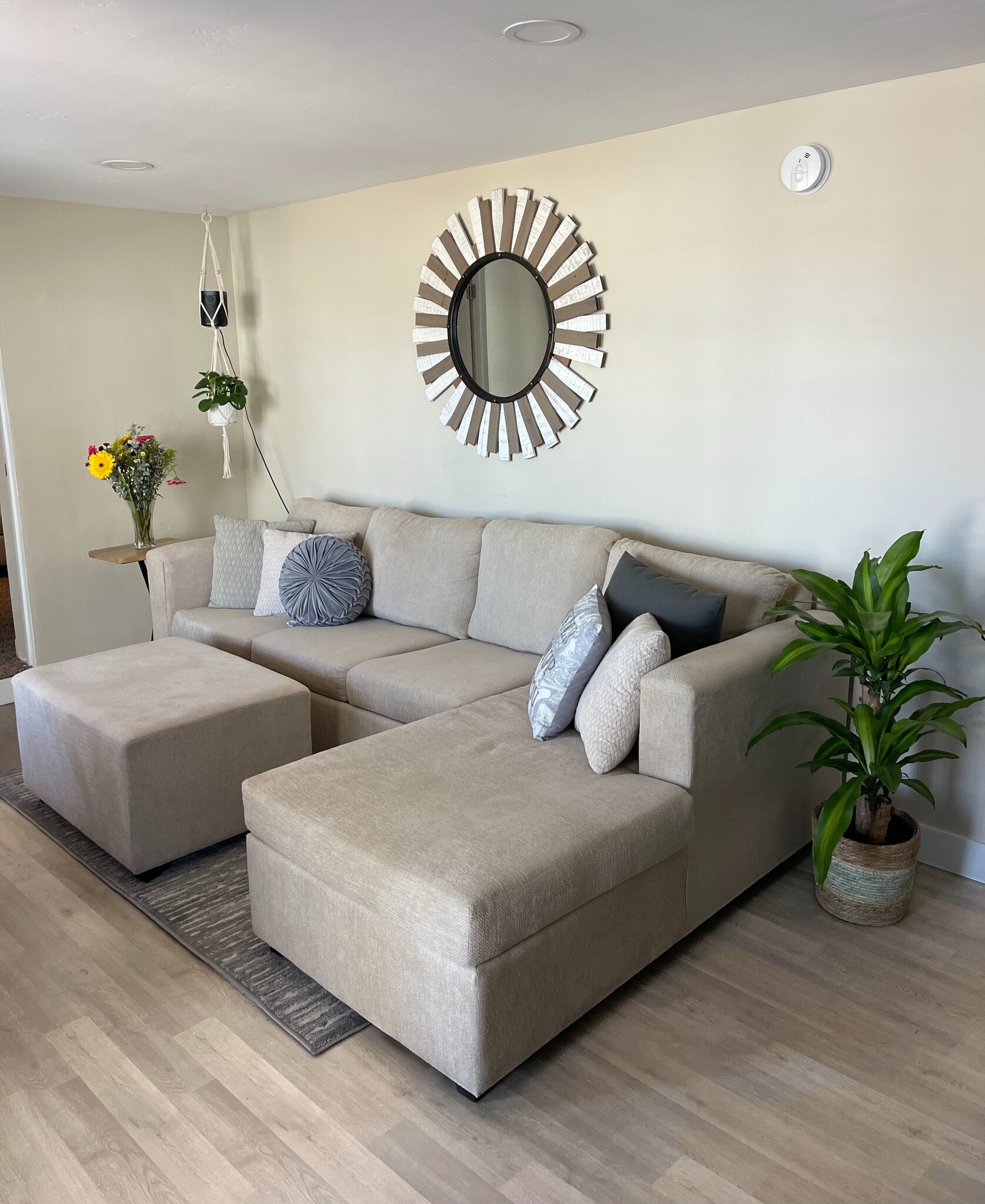 Building Photo - 1983 E Don Carlos Ave