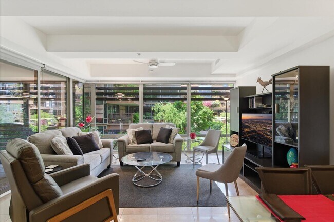Building Photo - 7137 E Rancho Vista Dr
