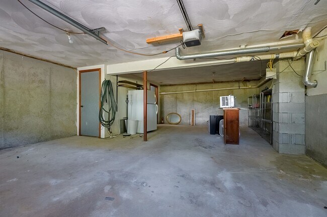 Building Photo - 38 Stonegate Ln