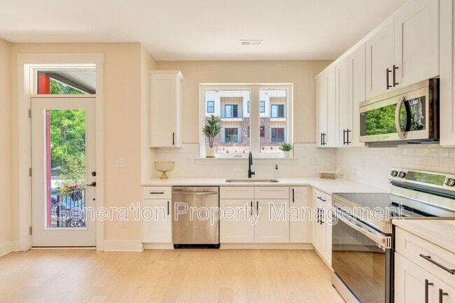 Building Photo - 733 N Market St