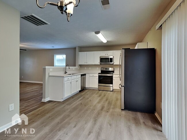 Building Photo - 2838 Creekbend Dr