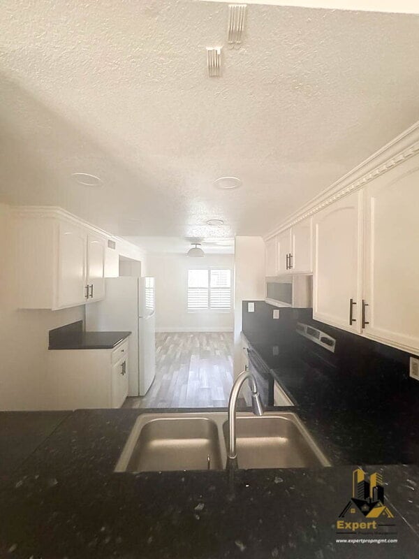 Building Photo - 3605 Larchmont Square Ln