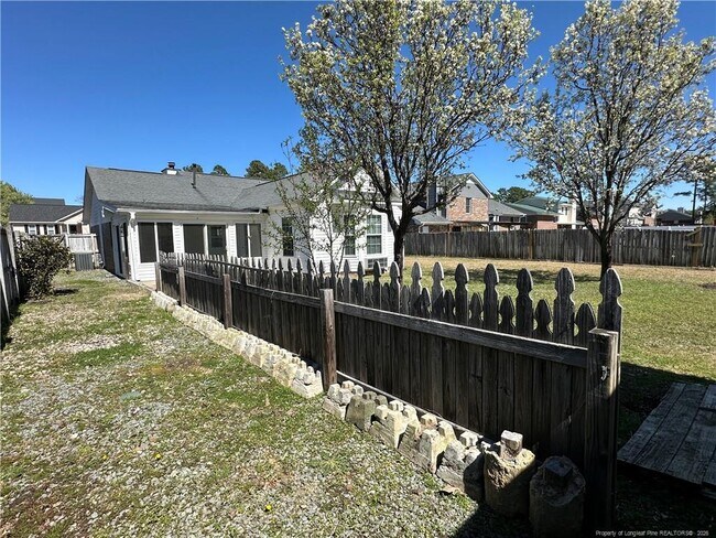 Building Photo - 6413 Brookshire St