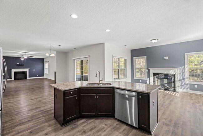 Building Photo - Gorgeous Home Offering Over 3000 HSF!