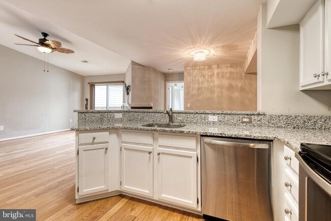 Building Photo - 20 Sandstone Ct