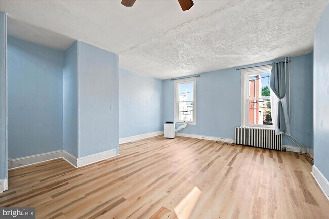 Building Photo - 204 Ripka St