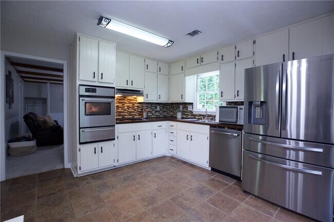 Building Photo - 3328 Mountain Hollow Dr