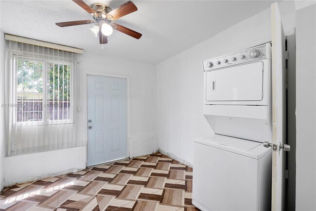 Building Photo - 5320 NW 15th Ct