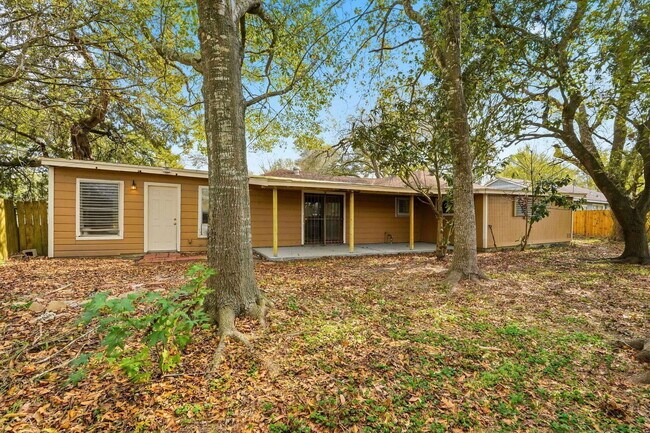 Building Photo - 1759 S Park